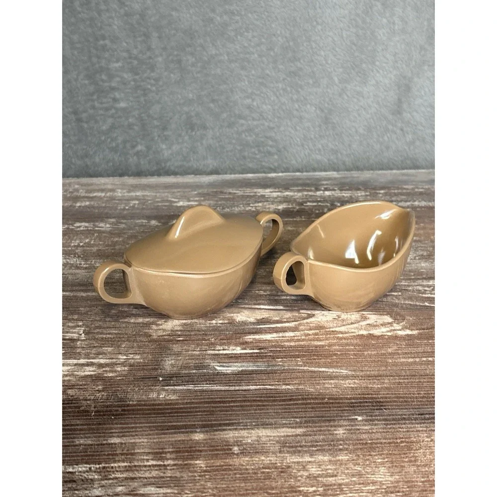 Melamine Vintage Retro Brown Lidded Creamer and Sugar Set 1950s‎
